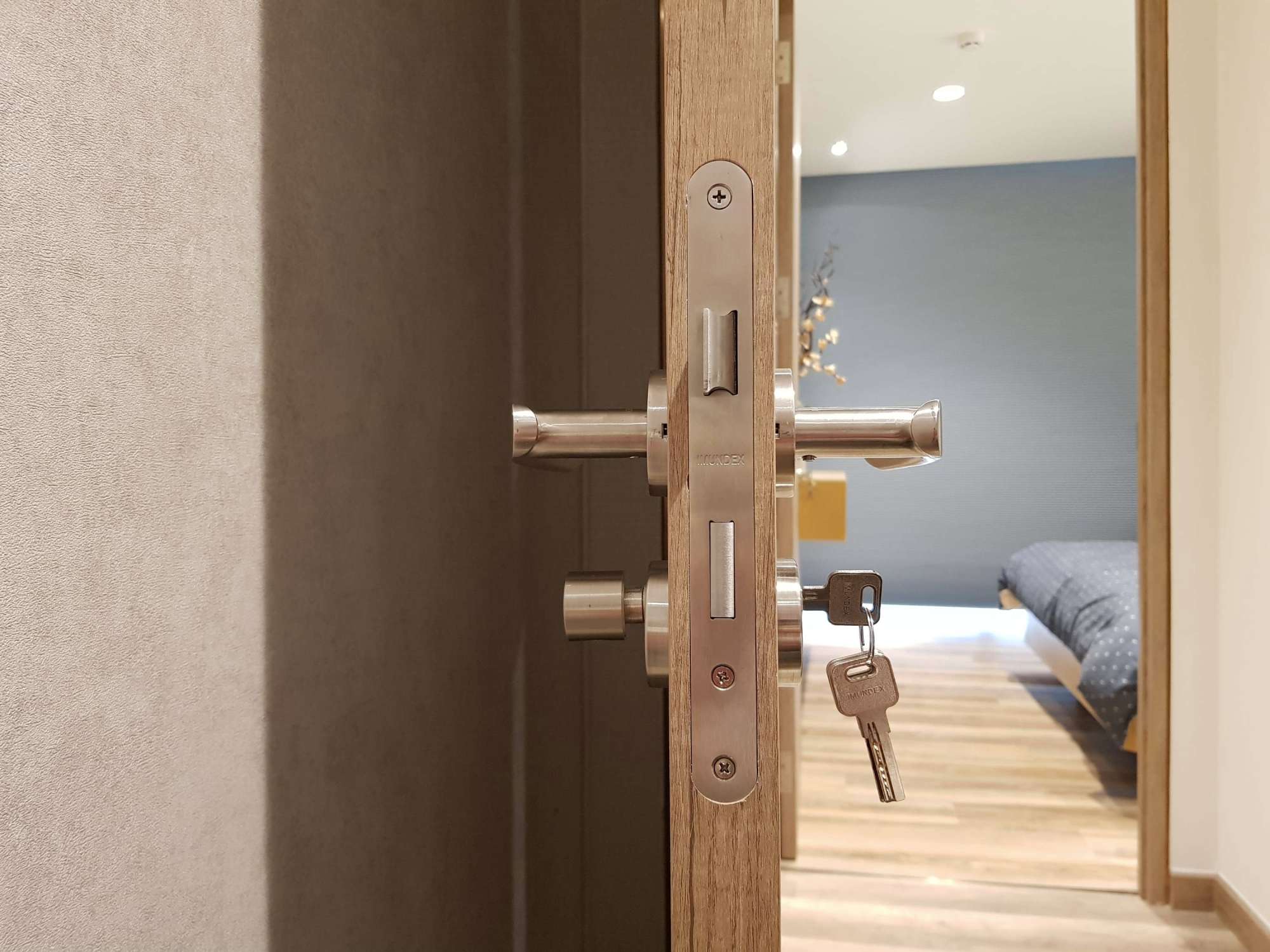 Cylinder with round thumbturn