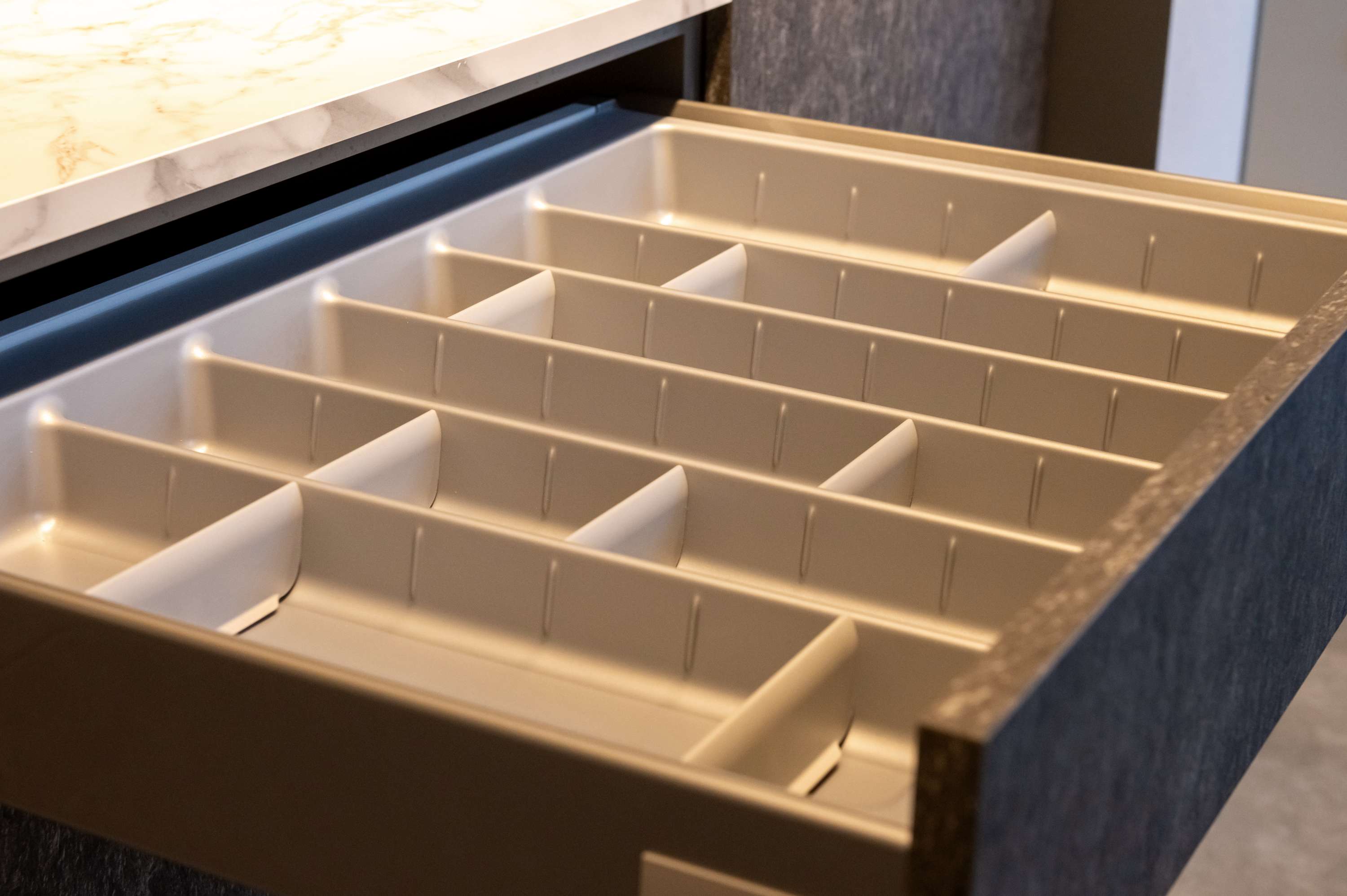 Khay chia cho tủ bếp