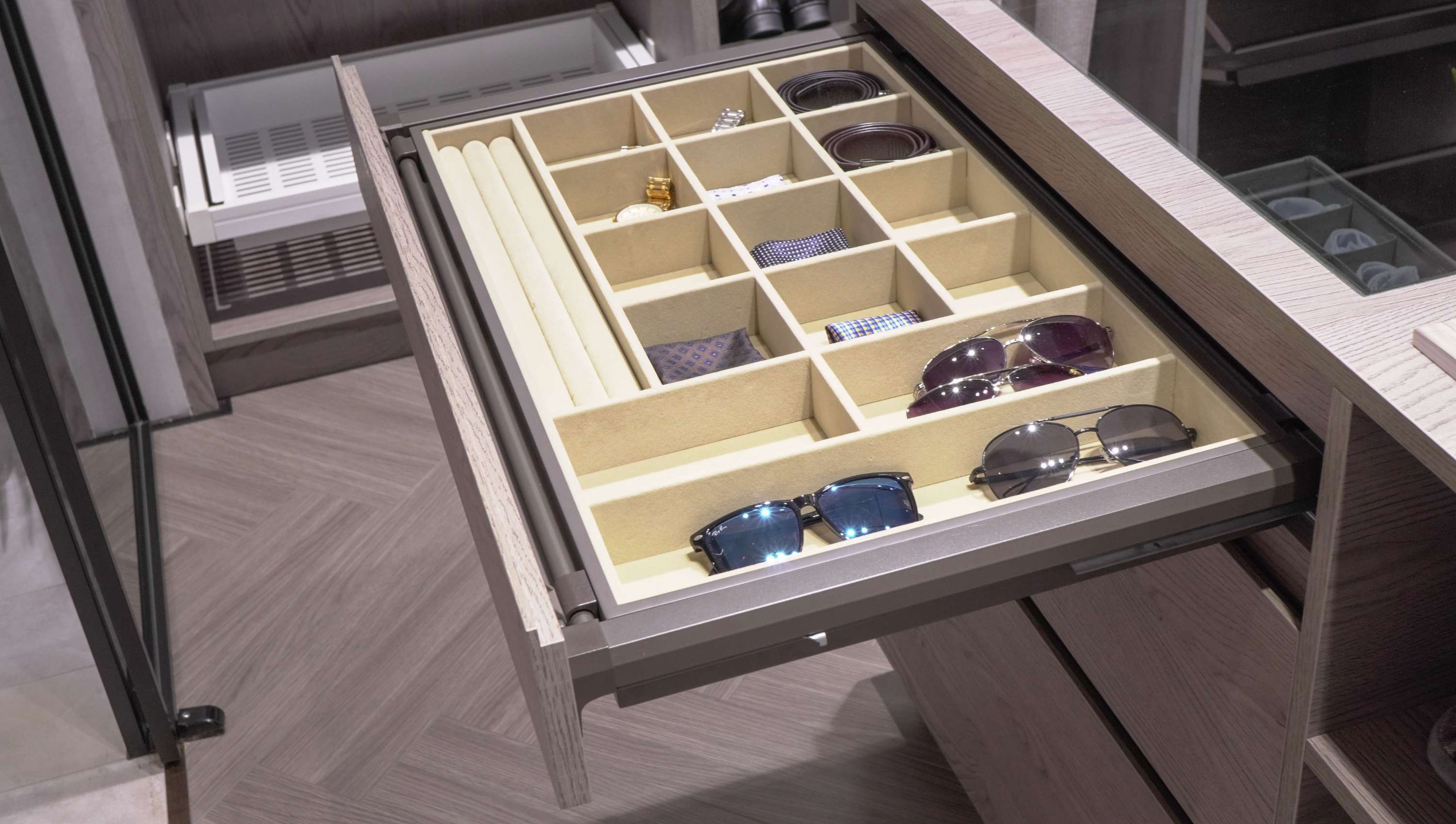 Khay nữ trang, có ray giảm chấn