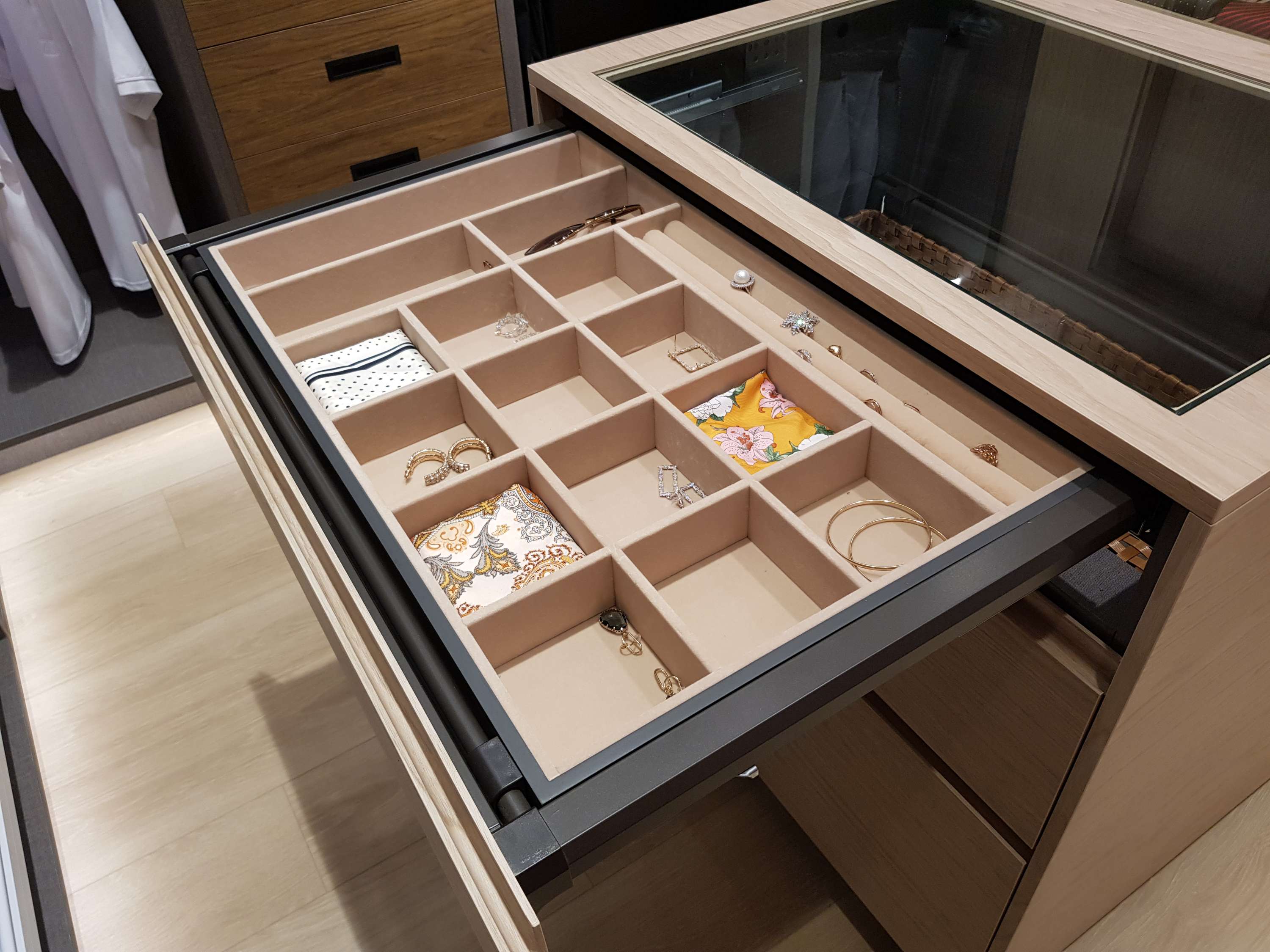 Khay nữ trang, có ray giảm chấn