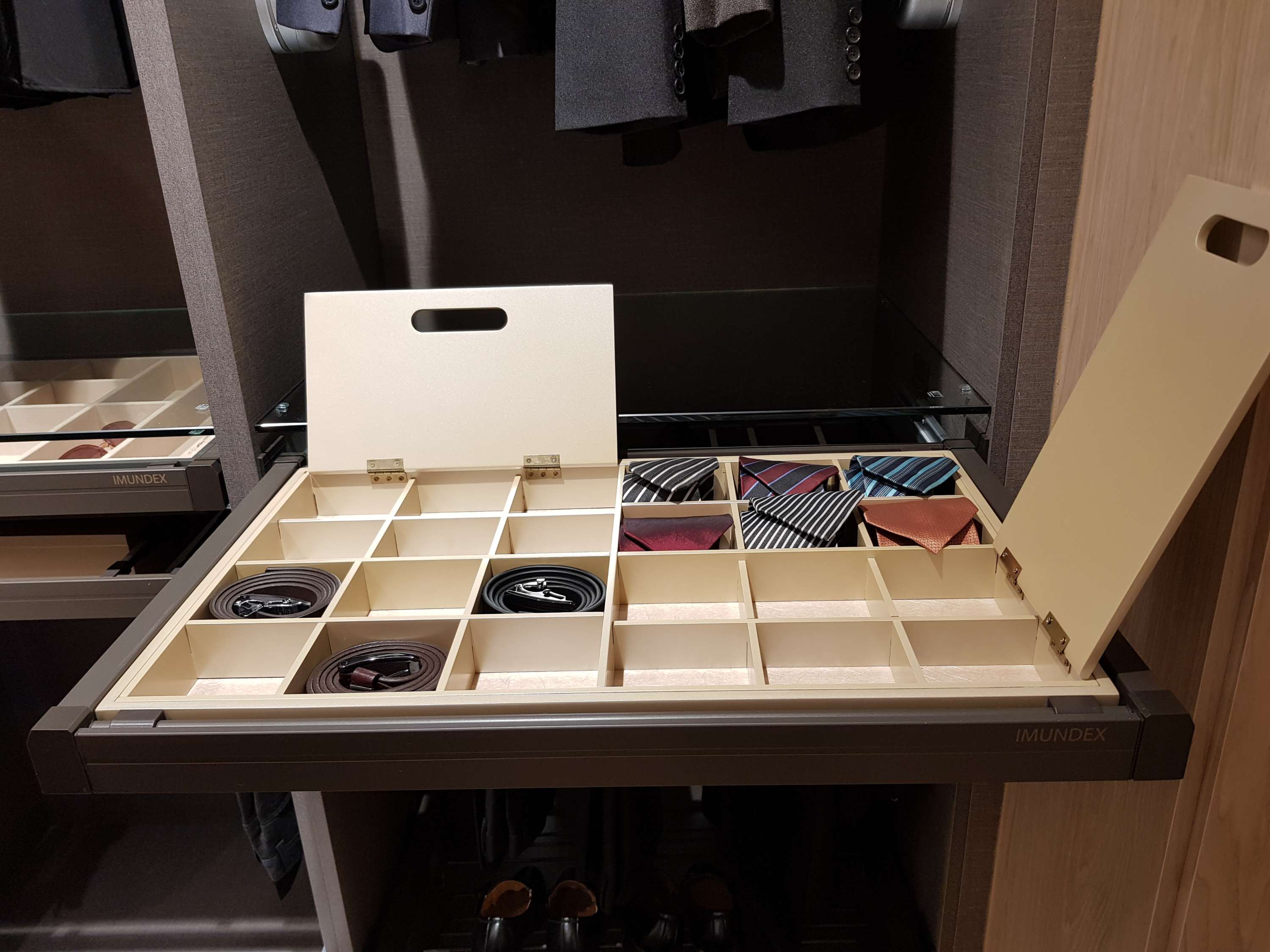 Khay nữ trang, có ray giảm chấn