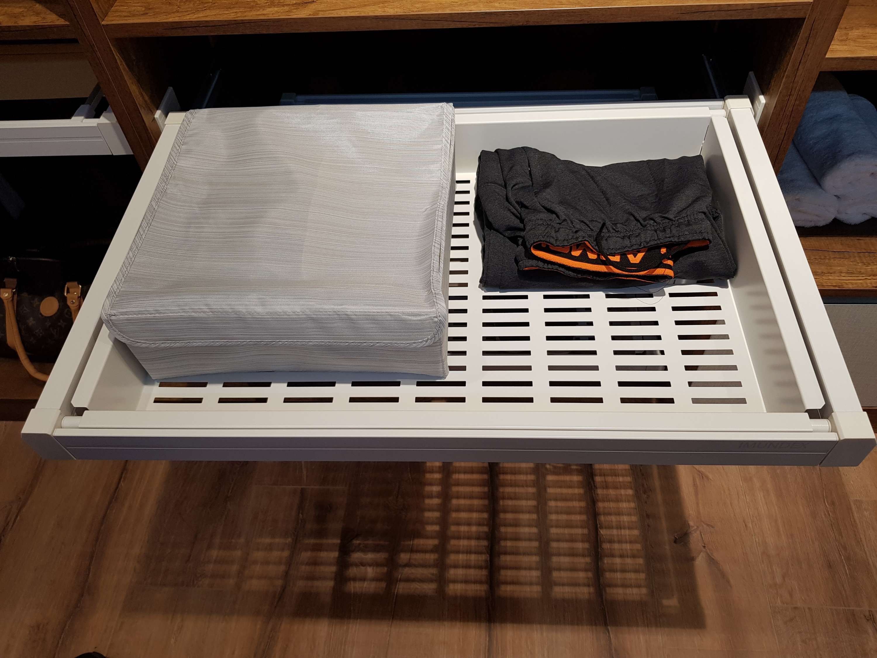 Rổ quần áo, có ray giảm chấn